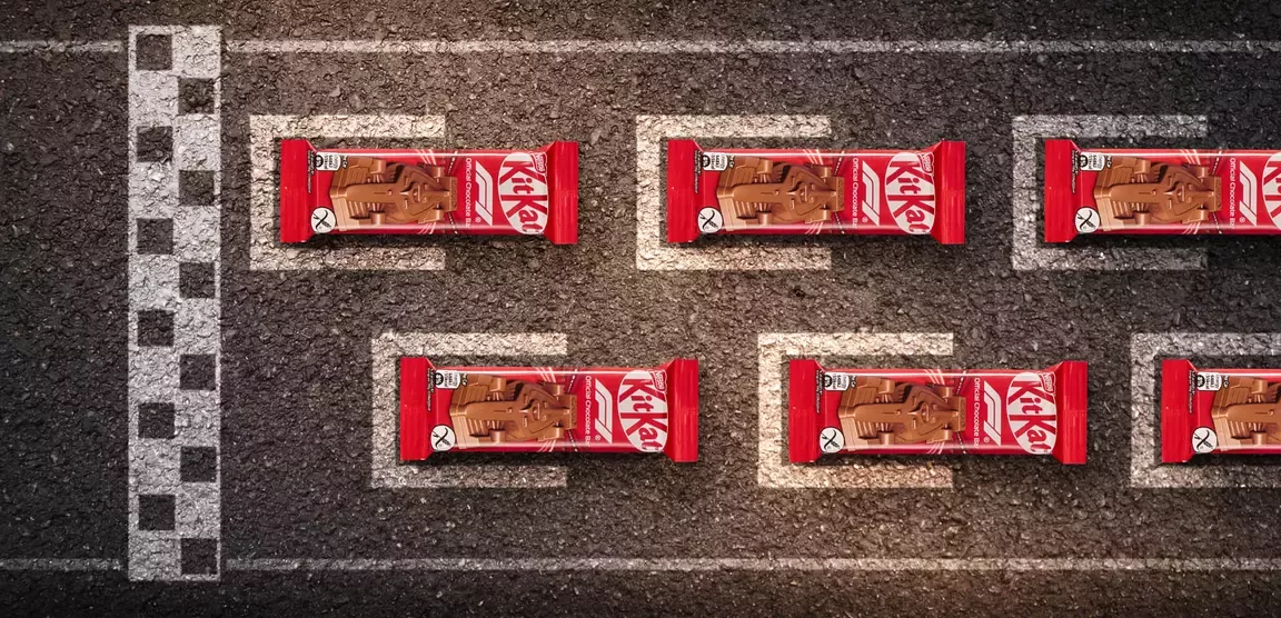 Συσκευασίες Kitkat mini cars σε θέση εκκίνησης